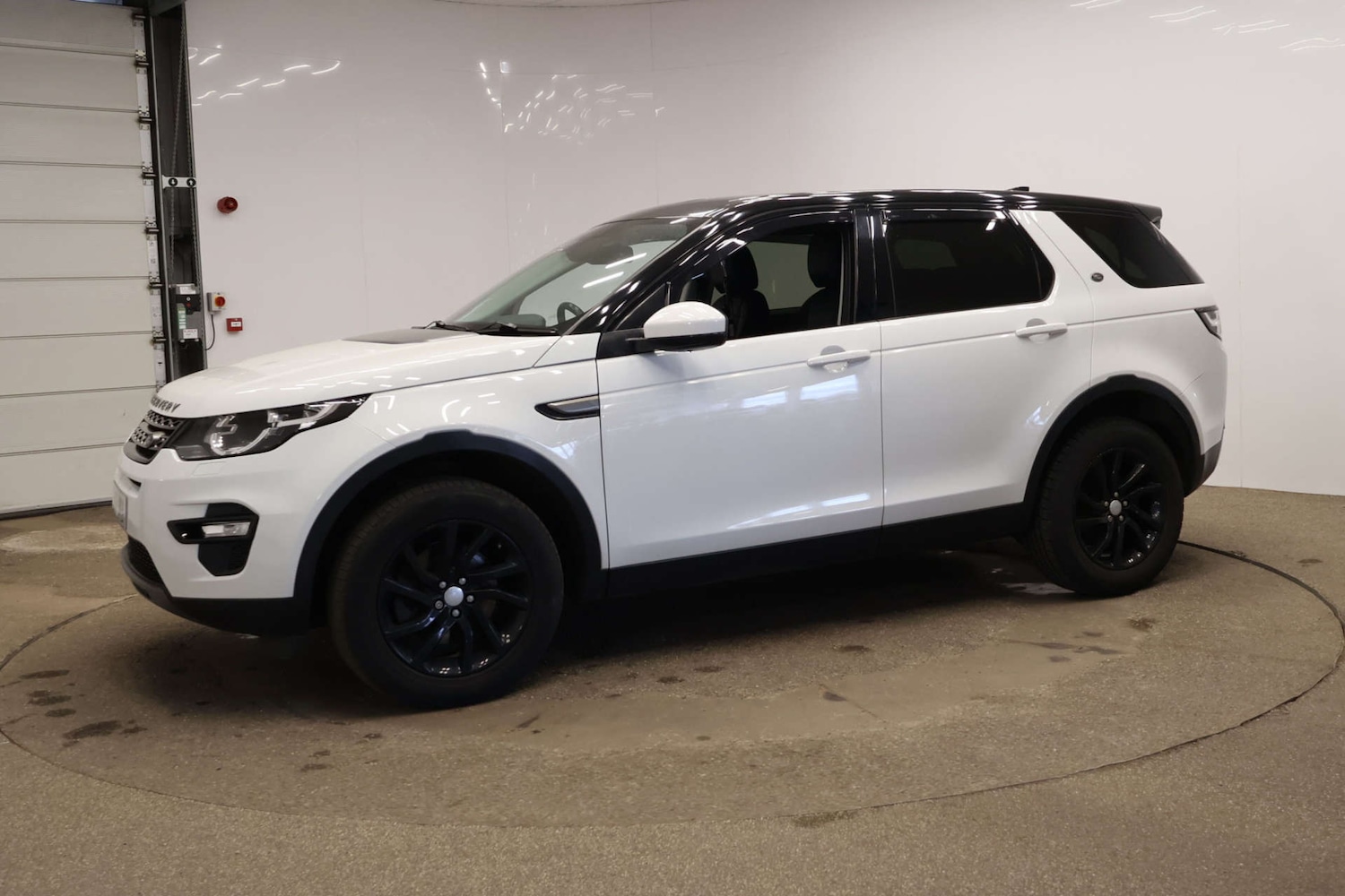 Used Land Rover Discovery Sport 2017 for sale - 78083442: Photo 4
