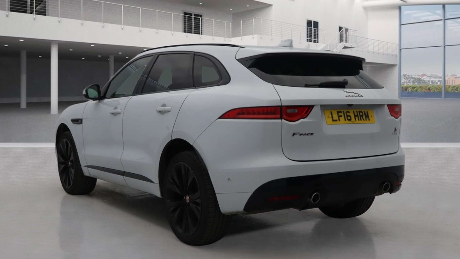 Used Jaguar F-Pace 2016 for sale - 77184824: Photo 3