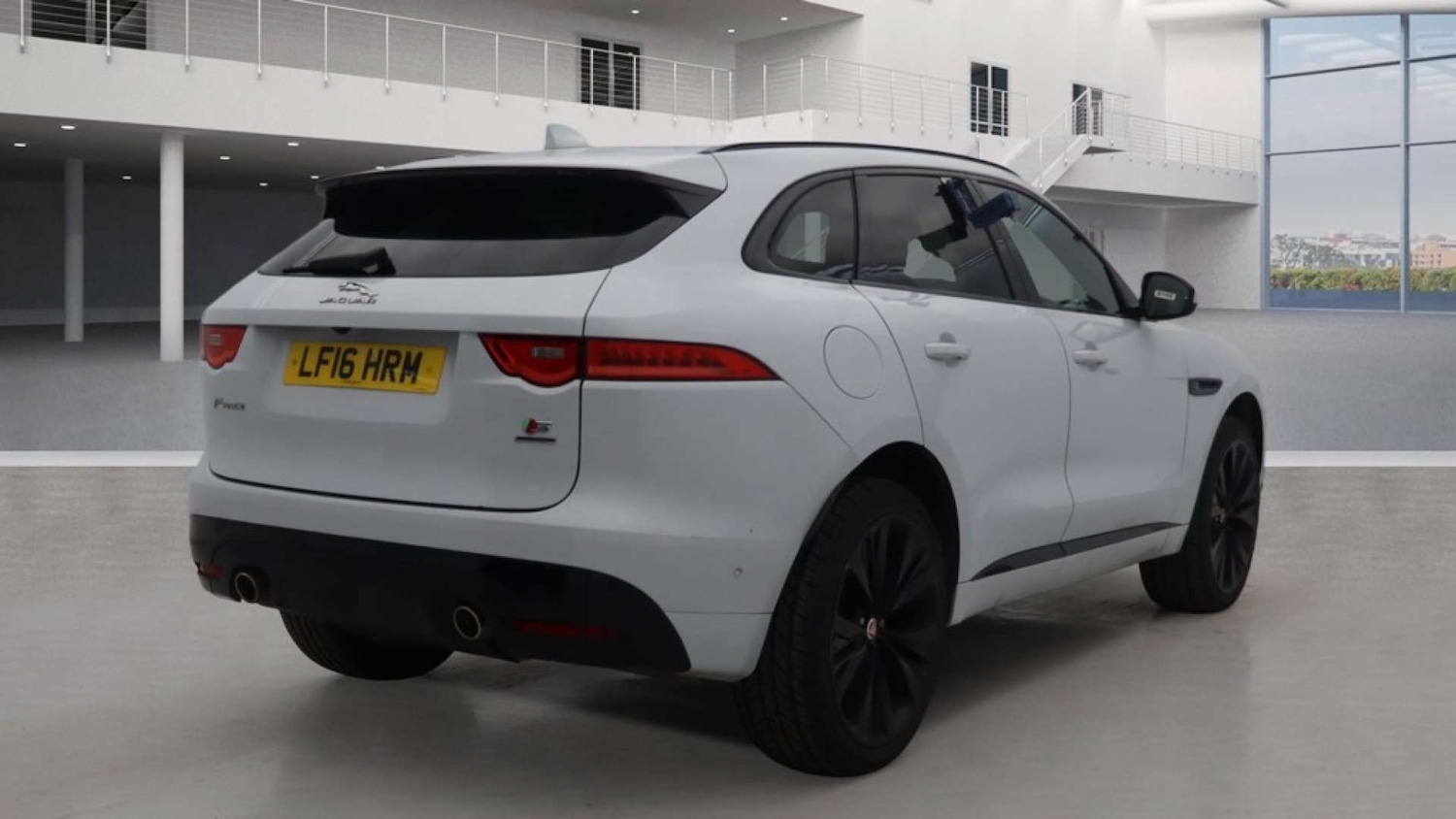 Used Jaguar F-Pace 2016 for sale - 77184824: Photo 4