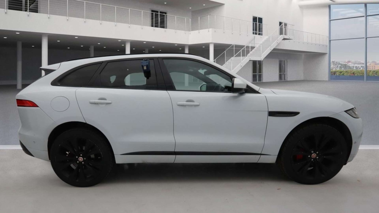 Used Jaguar F-Pace 2016 for sale - 77184824: Photo 5