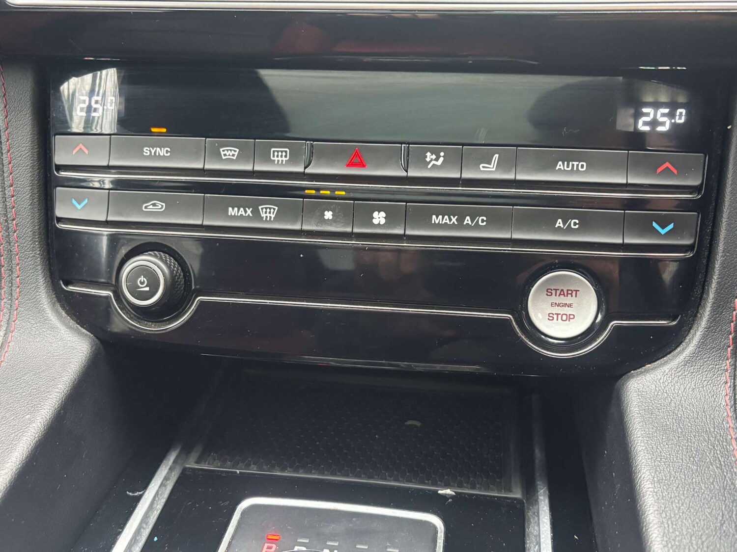 Used Jaguar F-Pace 2016 for sale - 77184824: Photo 55