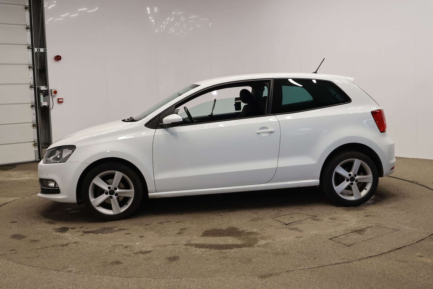 Used Volkswagen Polo 2015 for sale - 78111268: Photo 2