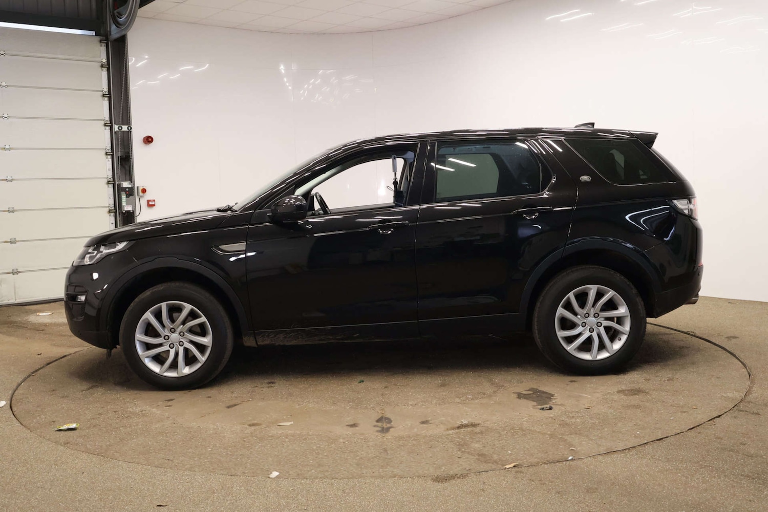 Used Land Rover Discovery Sport 2017 for sale - 77950385: Photo 4