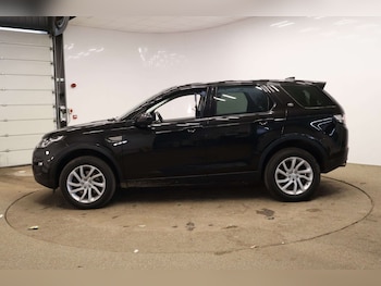 Used Land Rover Discovery Sport 2017 for sale - 77950385: Photo
