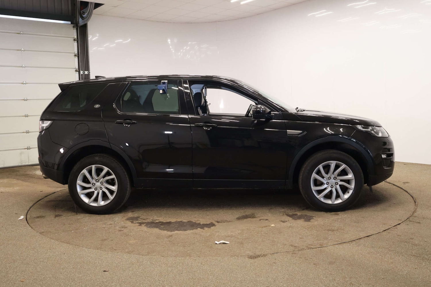 Used Land Rover Discovery Sport 2017 for sale - 77950385: Photo 6