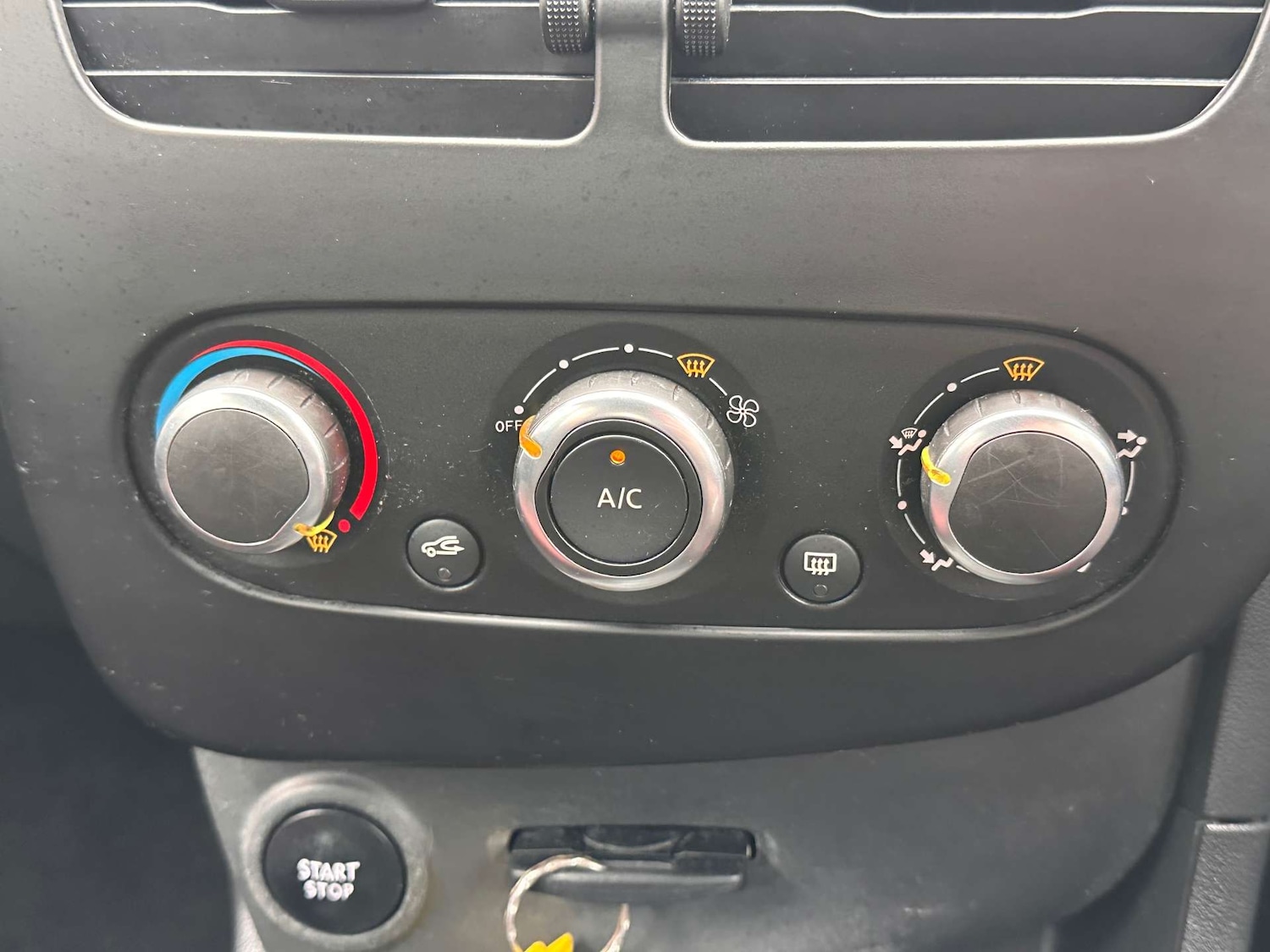 Used Renault Clio 2016 for sale - 75870854: Photo 15