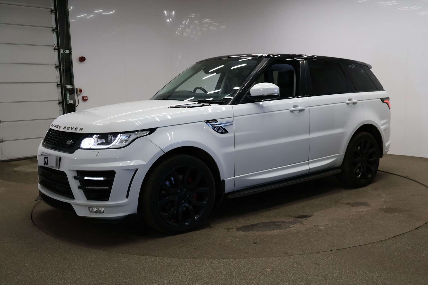 Used Land Rover Range Rover Sport 2017 for sale - 77261381: Photo 2