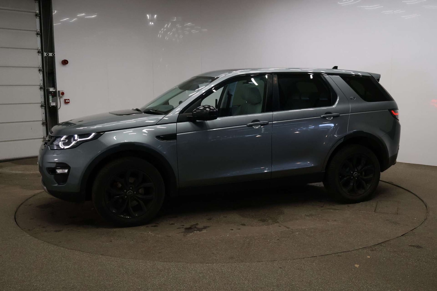Used Land Rover Discovery Sport 2015 for sale - 77073392: Photo 4