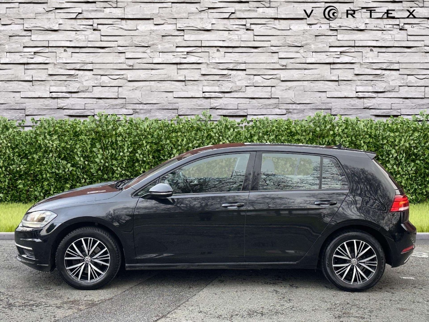 Used Volkswagen Golf 2017 for sale - 77148668: Photo 5