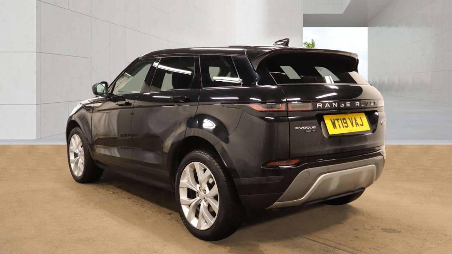 Used Land Rover Range Rover Evoque 2019 for sale - 78155670: Photo 2