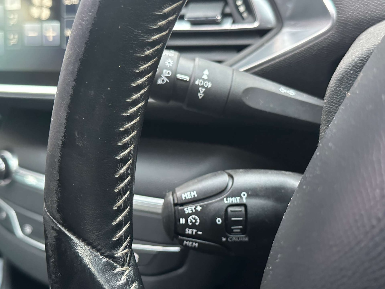 Used Peugeot 308 2017 for sale - 76601331: Photo 15