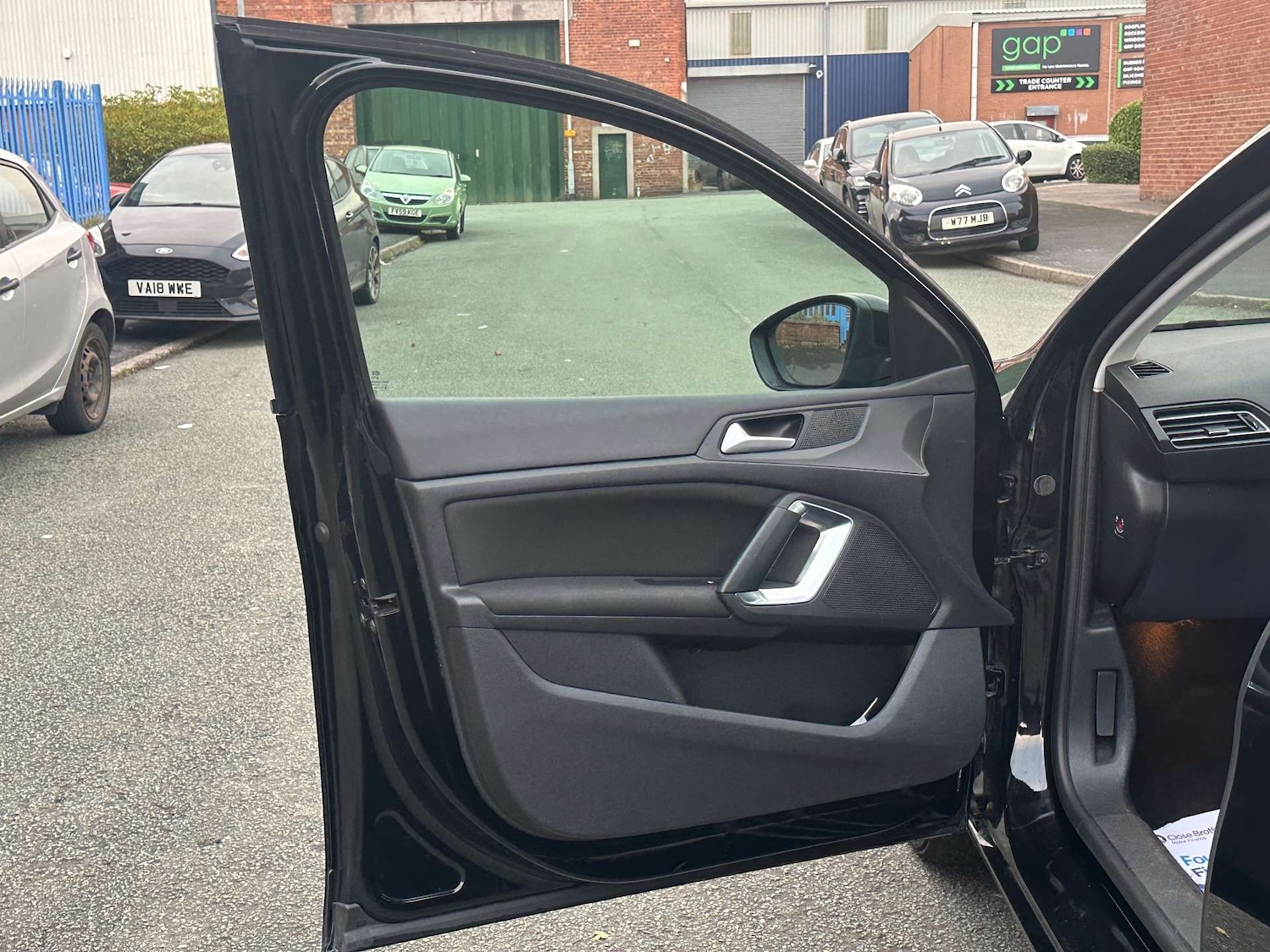 Used Peugeot 308 2017 for sale - 76601331: Photo 28