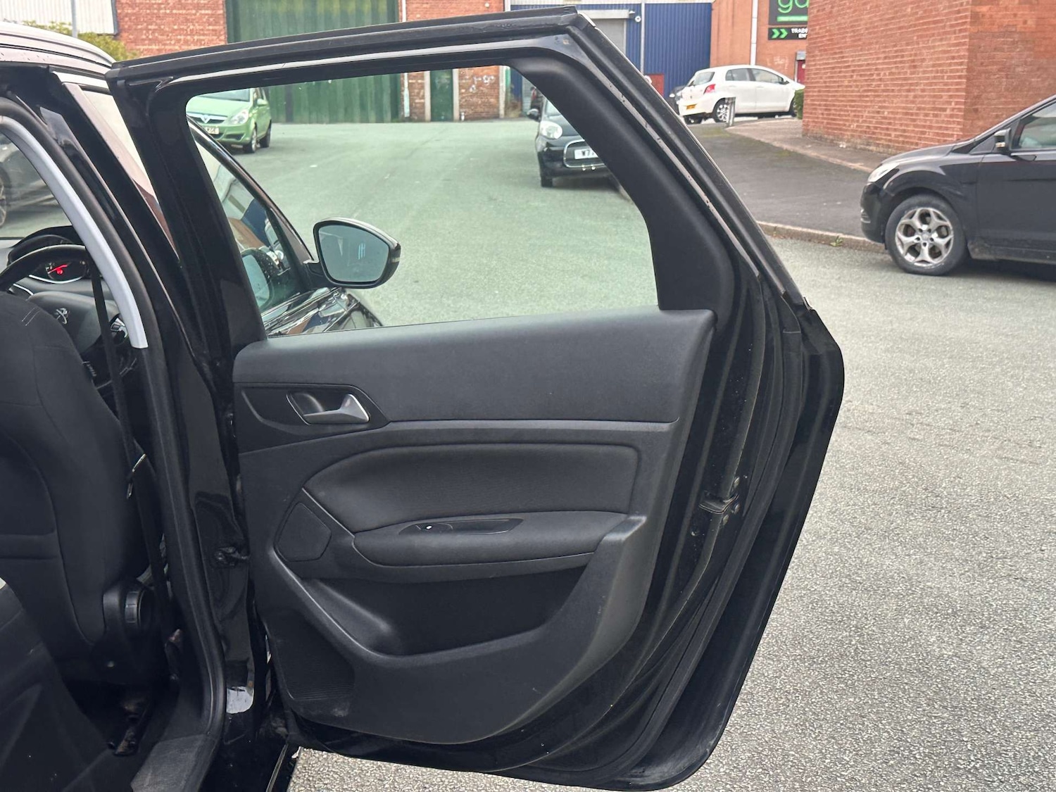 Used Peugeot 308 2017 for sale - 76601331: Photo 30