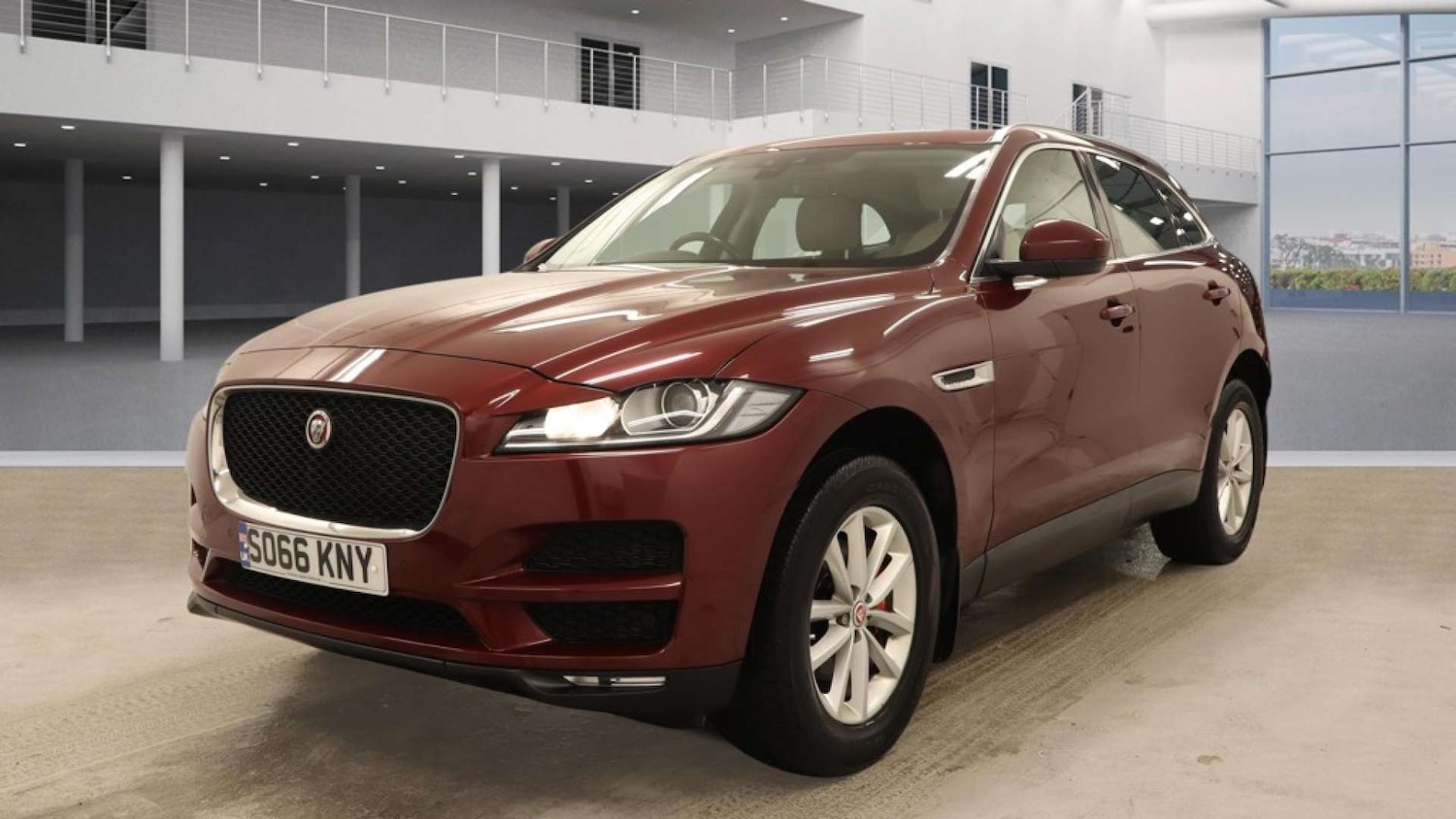 Used Jaguar F-Pace 2016 for sale - 77569691: Photo 2