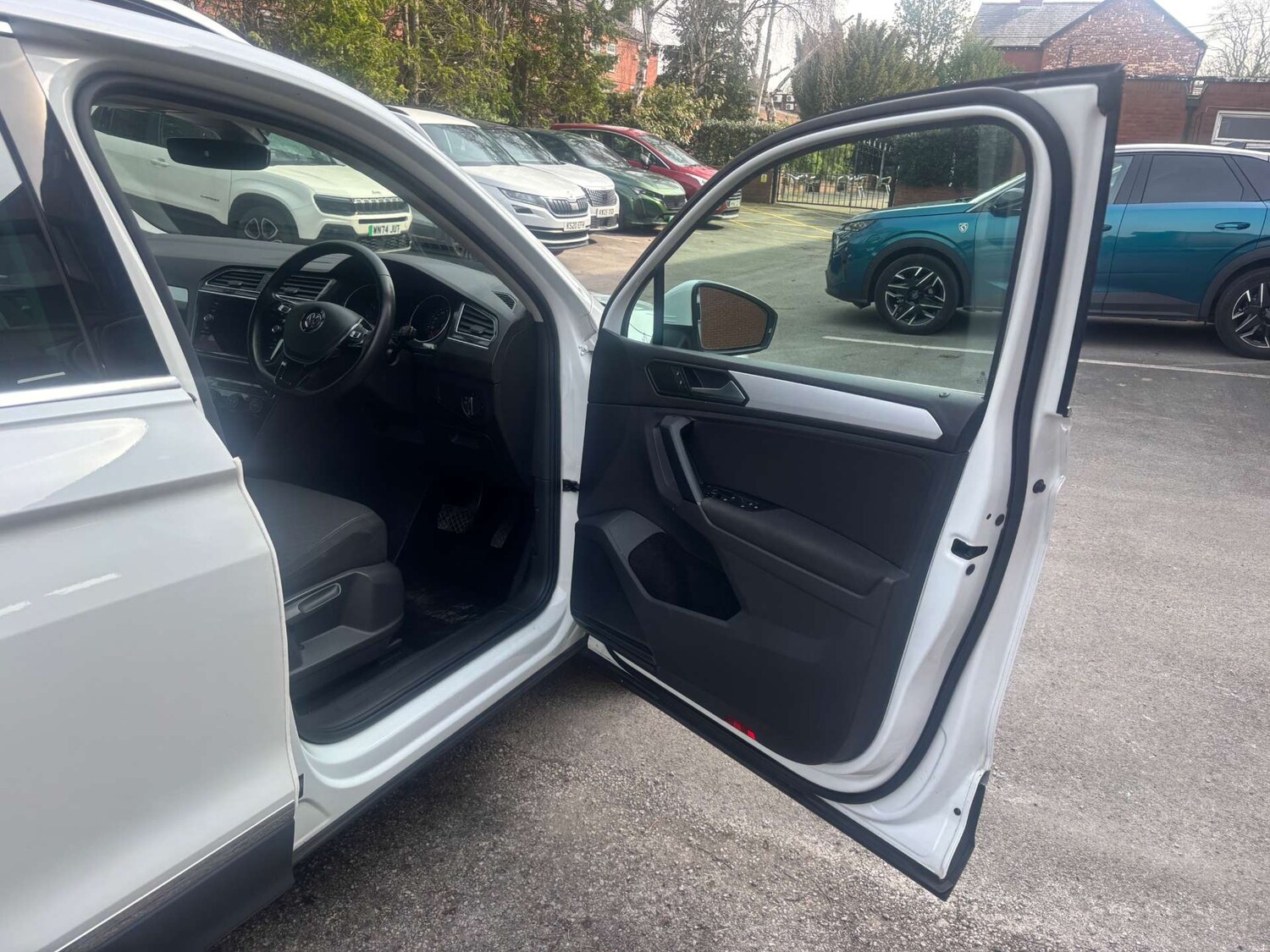 Used Volkswagen Tiguan 2019 for sale - 77567800: Photo 24