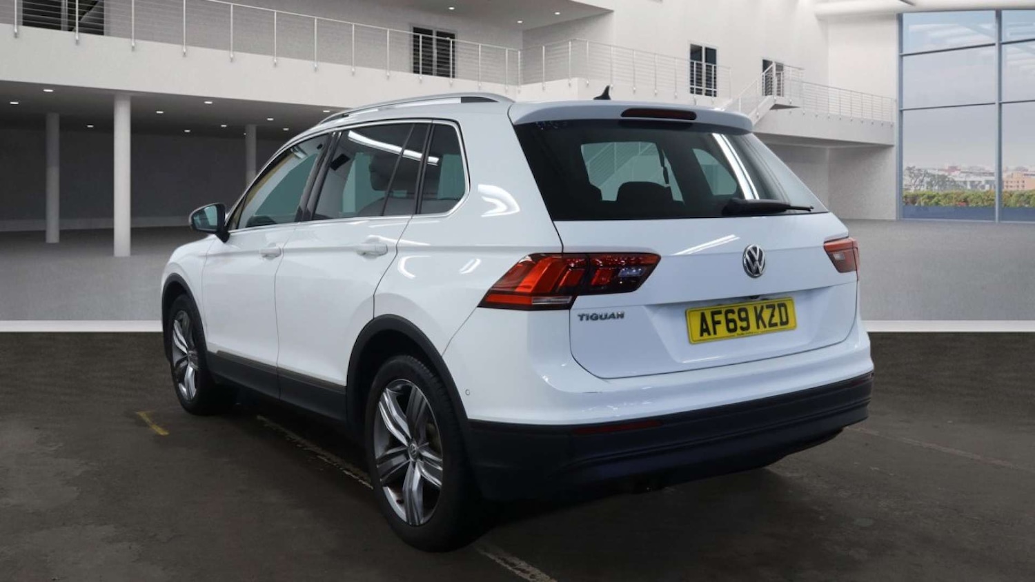 Used Volkswagen Tiguan 2019 for sale - 77567800: Photo 3