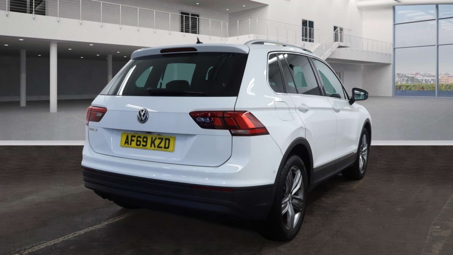 Used Volkswagen Tiguan 2019 for sale - 77567800: Photo 4