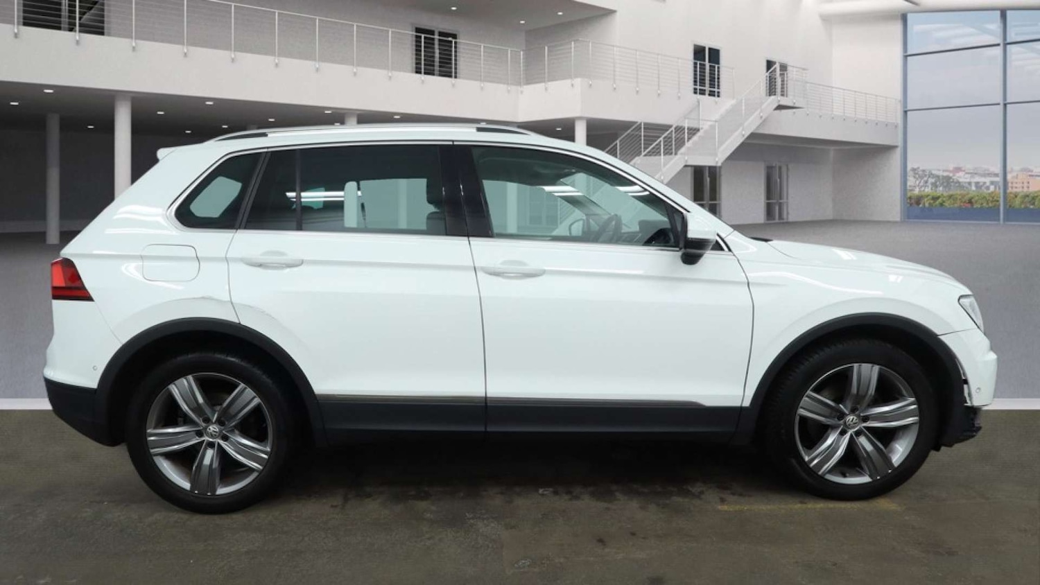Used Volkswagen Tiguan 2019 for sale - 77567800: Photo 5
