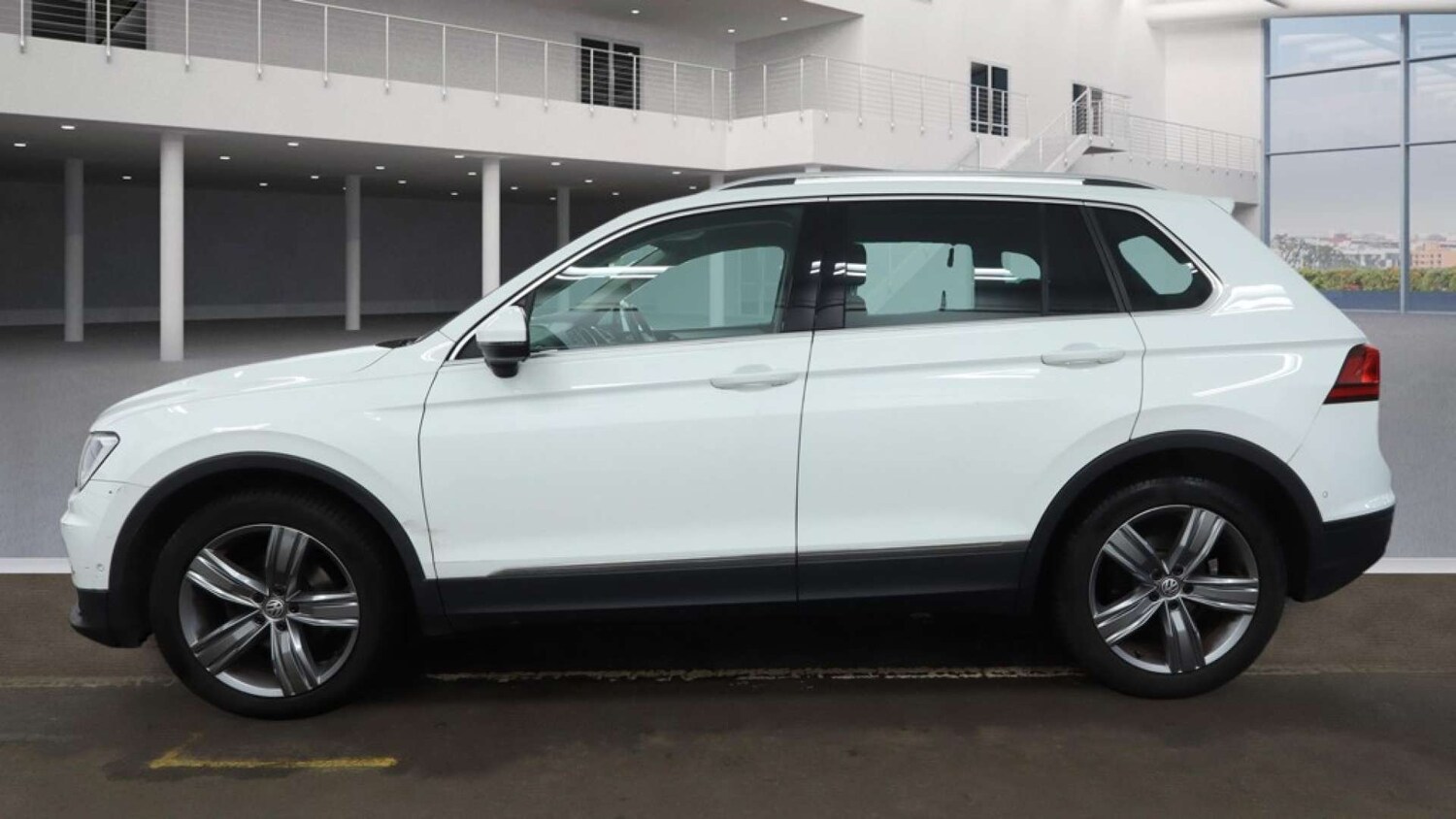 Used Volkswagen Tiguan 2019 for sale - 77567800: Photo 6