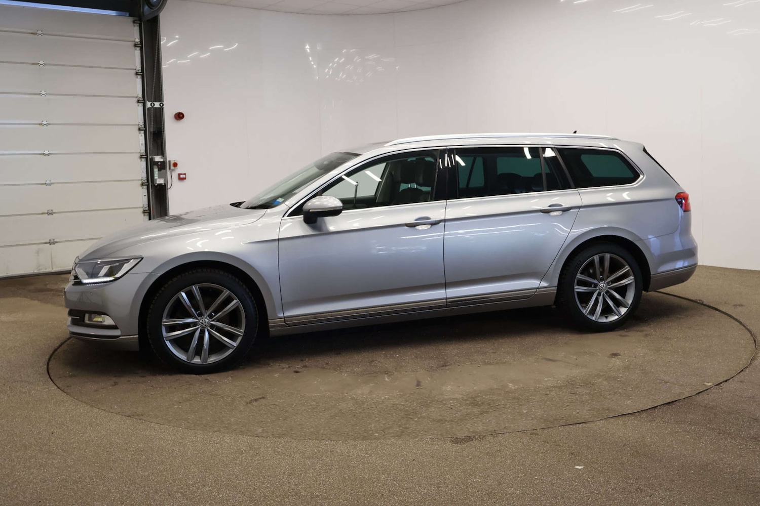 Used Volkswagen Passat 2018 for sale - 77950386: Photo 4