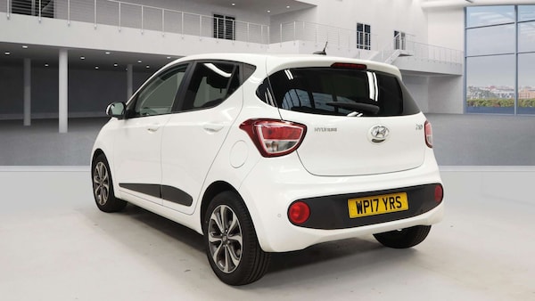 Used Hyundai i10 2017 for sale - 76252724: Photo 4