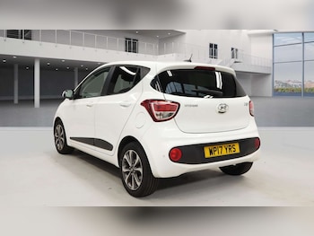 Used Hyundai i10 2017 for sale - 76252724: Photo 4