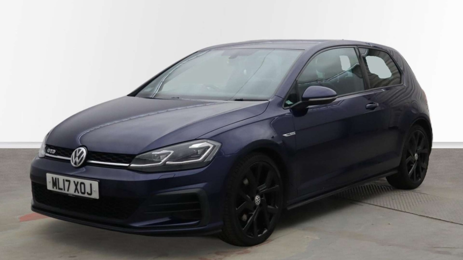 Used Volkswagen Golf 2017 for sale - 77244503: Photo 2