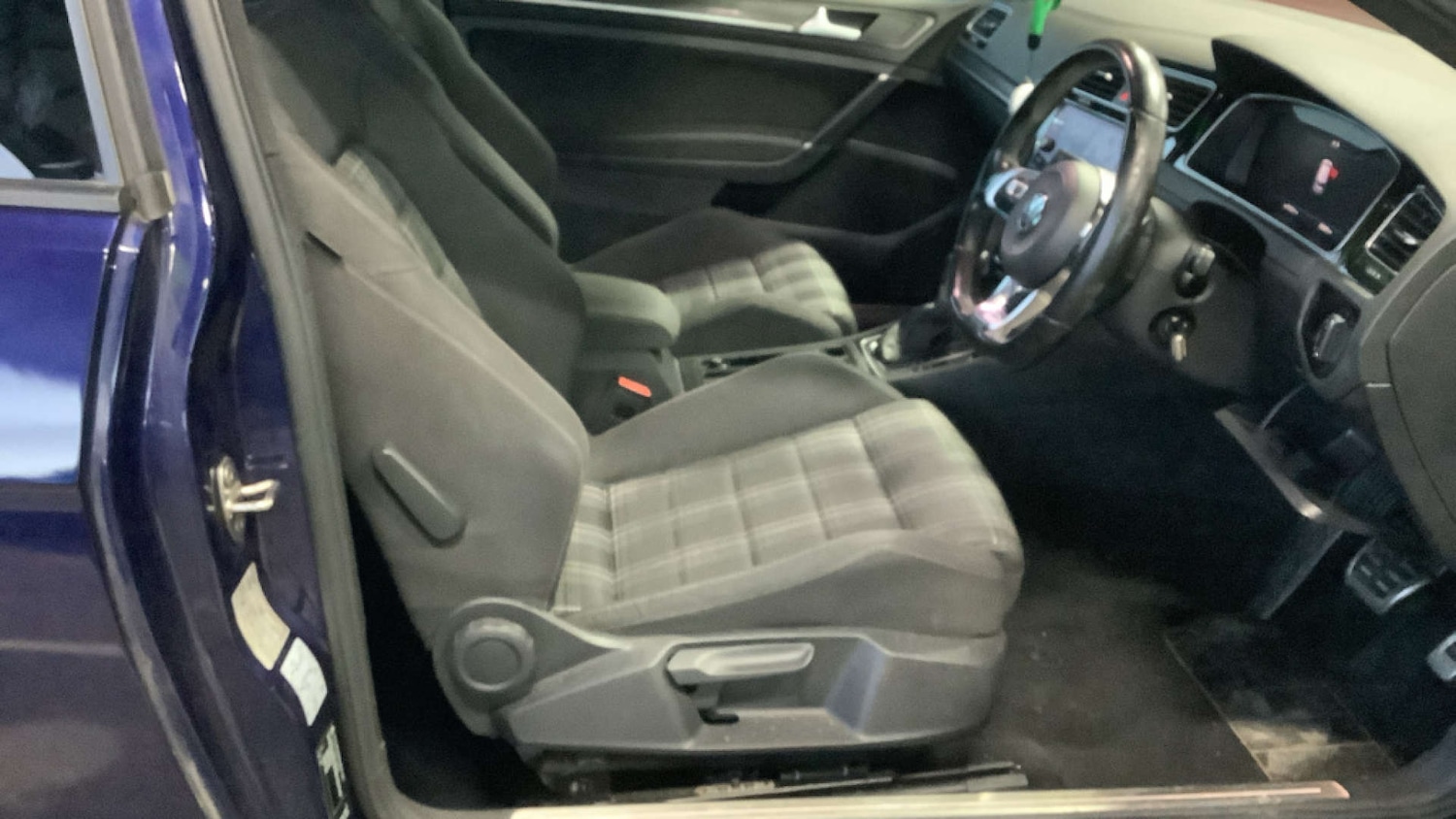 Used Volkswagen Golf 2017 for sale - 77244503: Photo 9