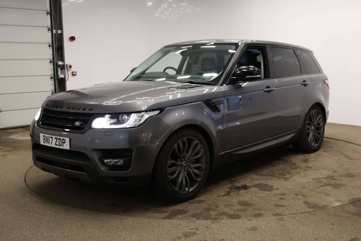 Used Land Rover Range Rover Sport 2017 for sale - 77261391: Photo 2
