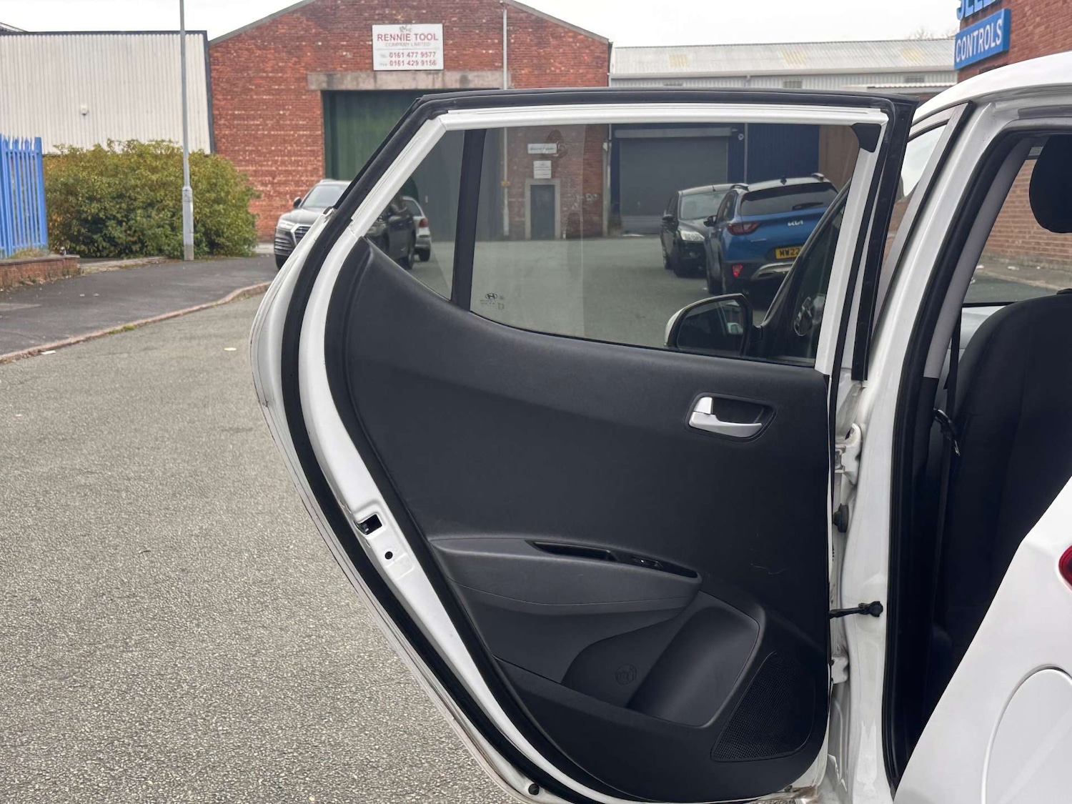 Used Hyundai i10 2017 for sale - 77148612: Photo 17