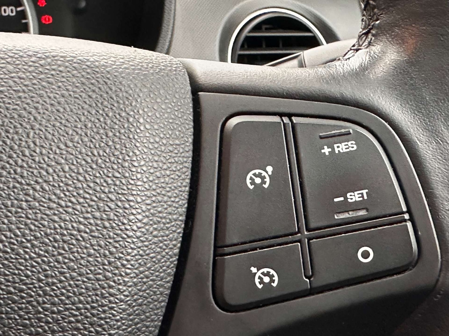 Used Hyundai i10 2017 for sale - 77148612: Photo 28