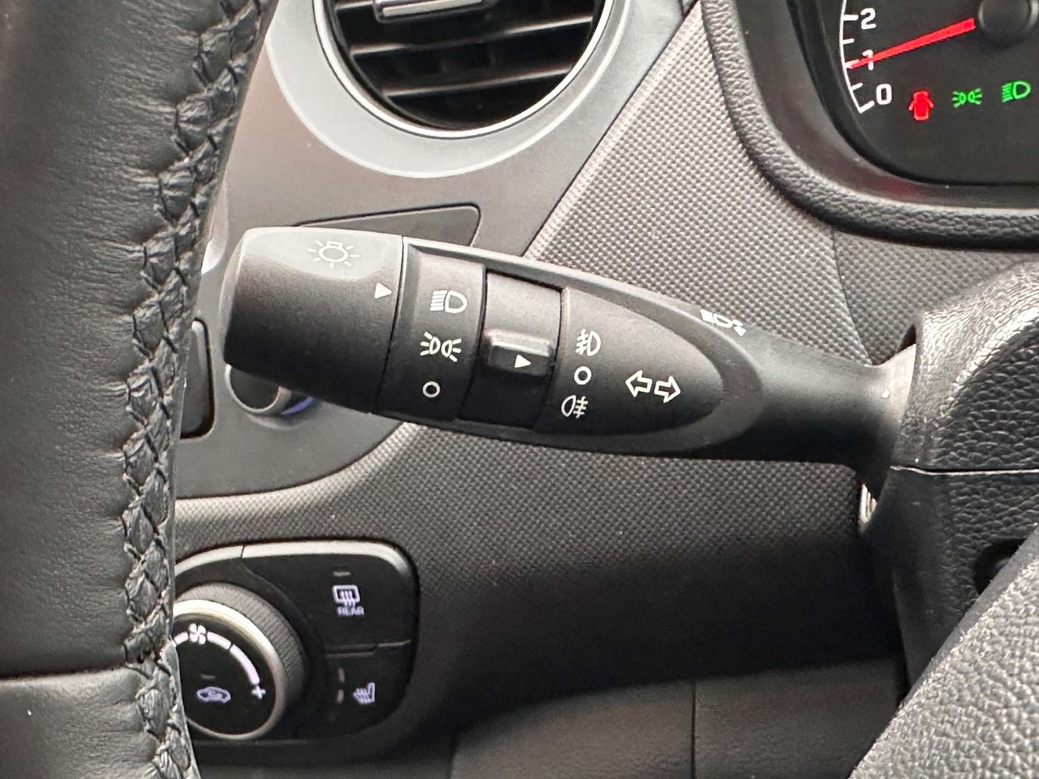 Used Hyundai i10 2017 for sale - 77148612: Photo 32