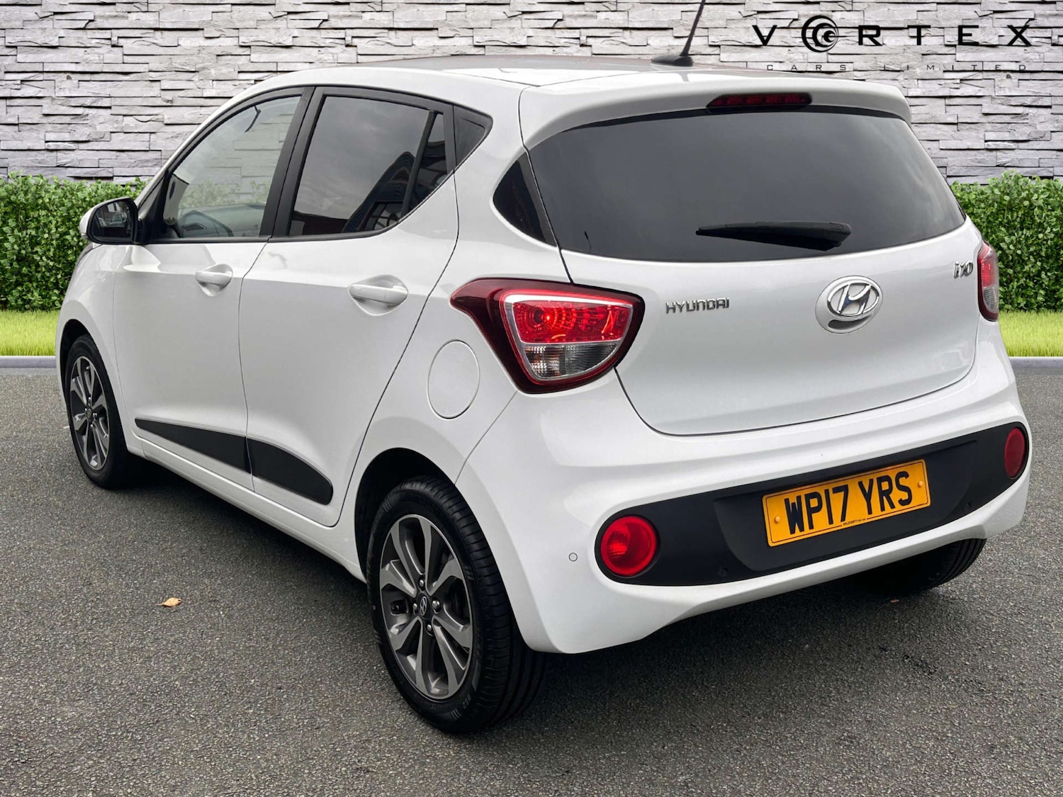 Used Hyundai i10 2017 for sale - 77148612: Photo 5
