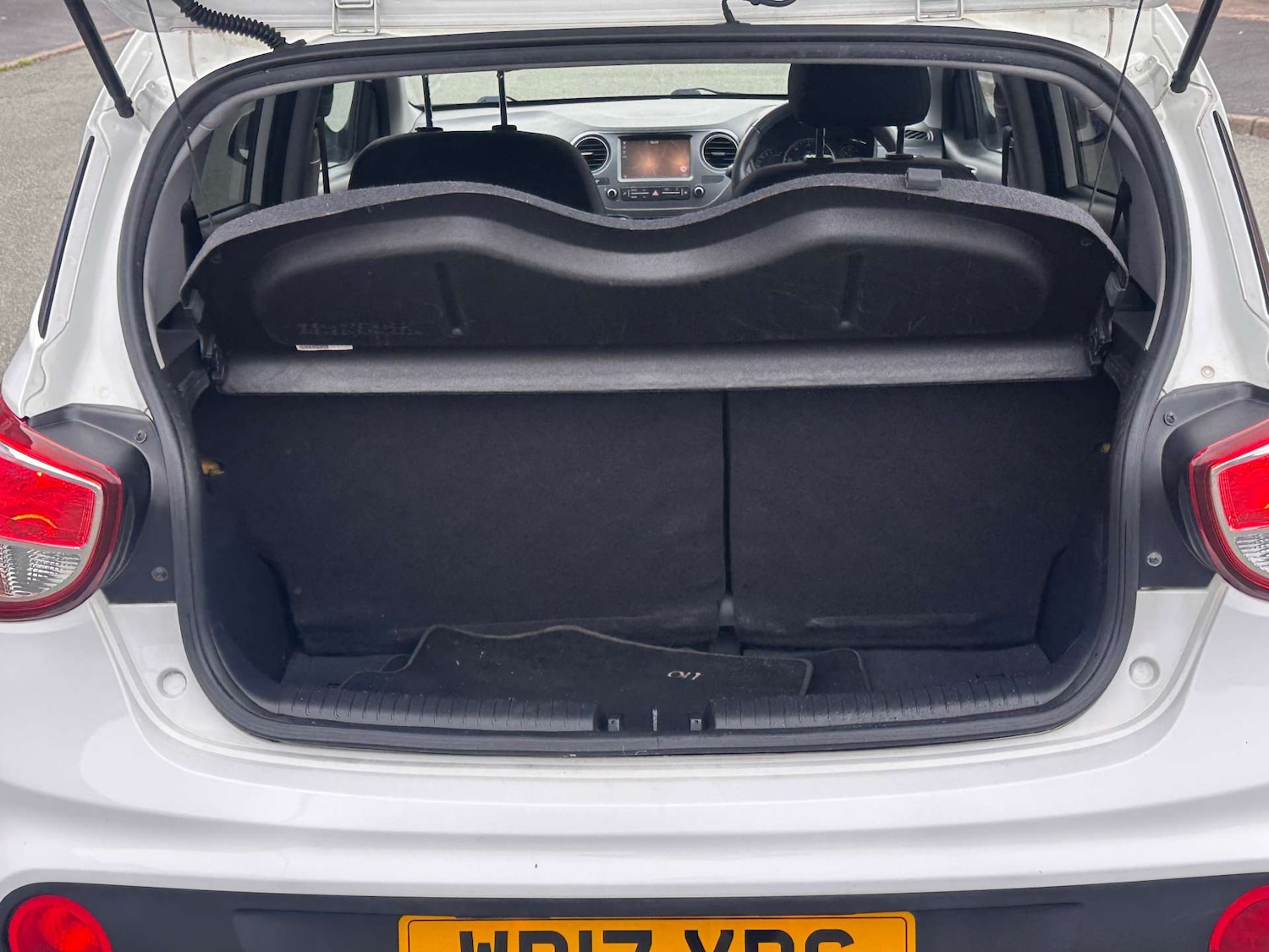 Used Hyundai i10 2017 for sale - 77148612: Photo 9