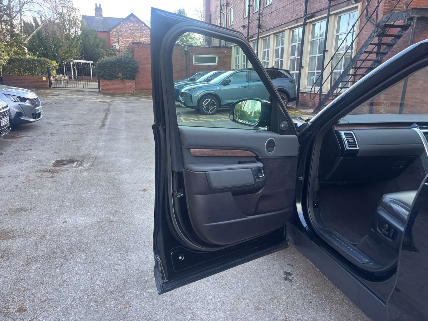 Used Land Rover Discovery 2017 for sale - 77224768: Photo 16