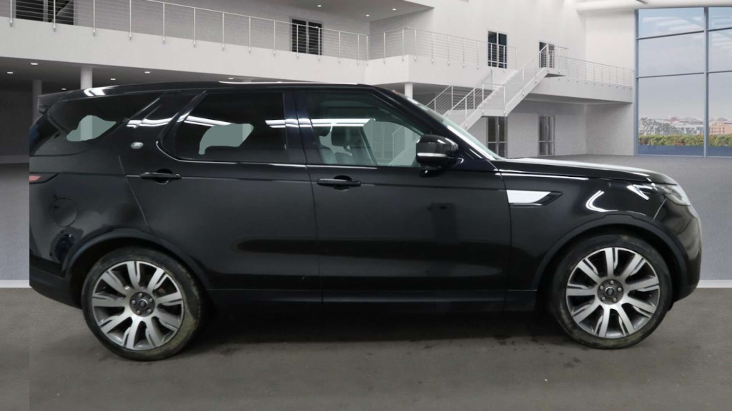 Used Land Rover Discovery 2017 for sale - 77224768: Photo 5