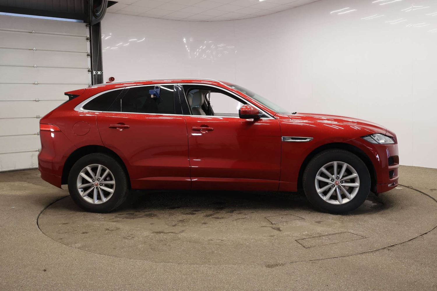 Used Jaguar F-Pace 2018 for sale - 77920718: Photo 6