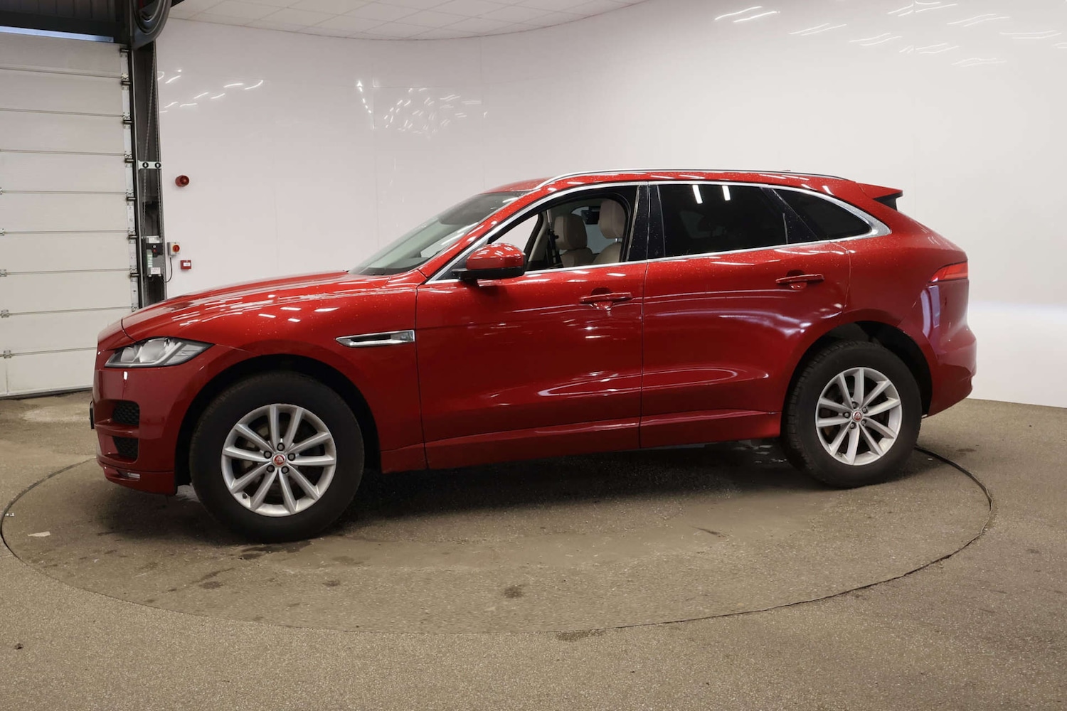 Used Jaguar F-Pace 2018 for sale - 77920718: Photo 8