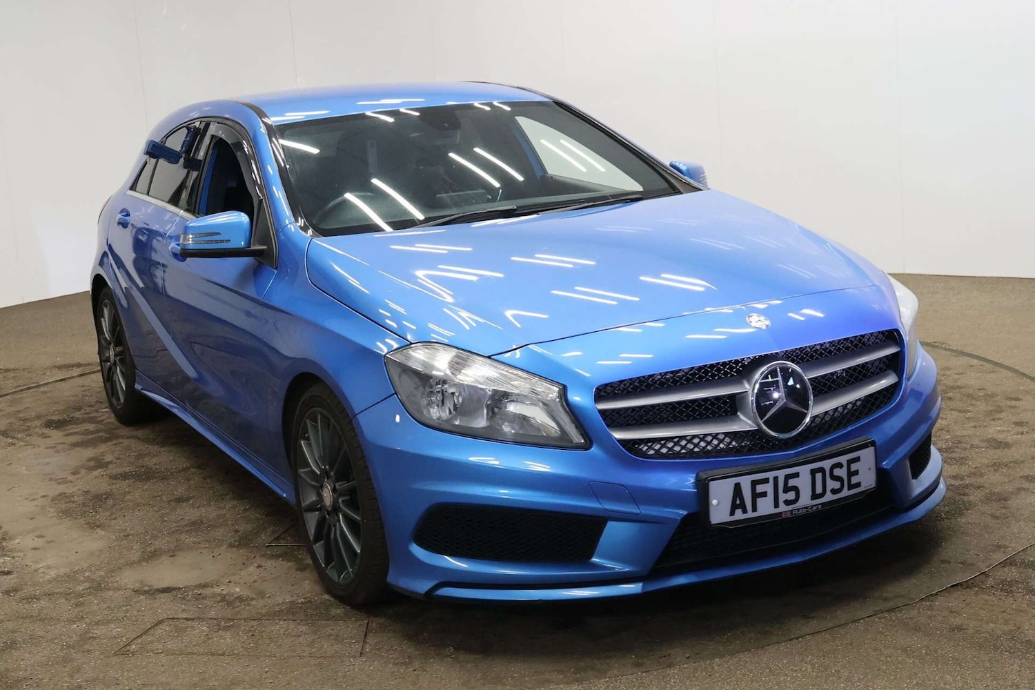 Used Mercedes-Benz A-Class 2015 for sale - 77609417: Photo 2