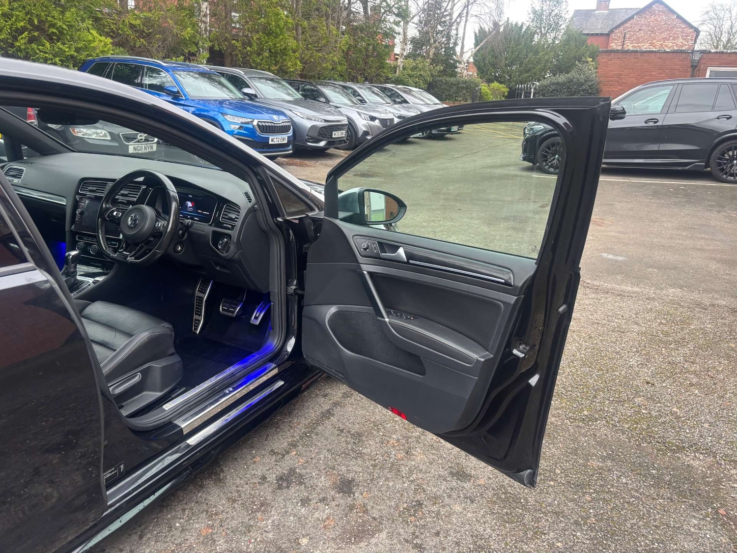 Used Volkswagen Golf 2017 for sale - 77431860: Photo 24