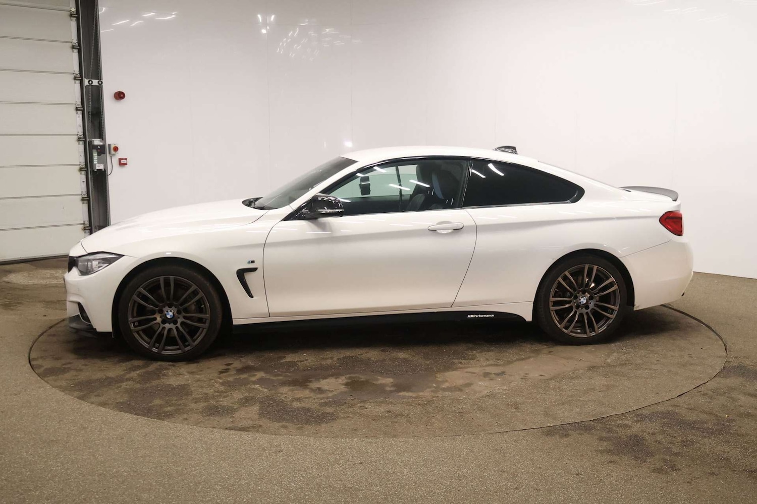 Used BMW 4 Series 2017 for sale - 77342153: Photo 2
