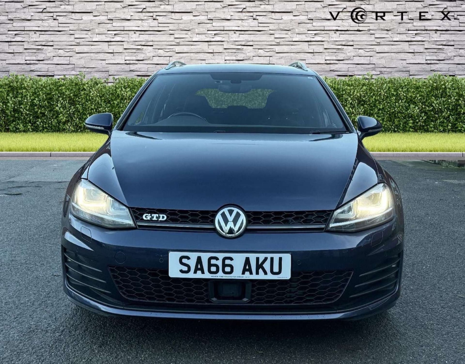 Used Volkswagen Golf 2016 for sale - 77591924: Photo 2