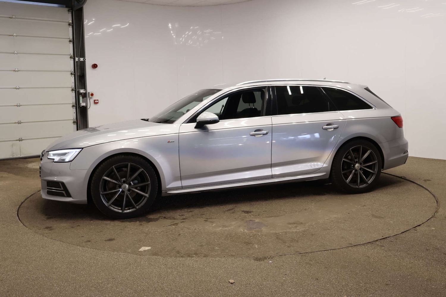 Used Audi A4 2016 for sale - 77920715: Photo 4