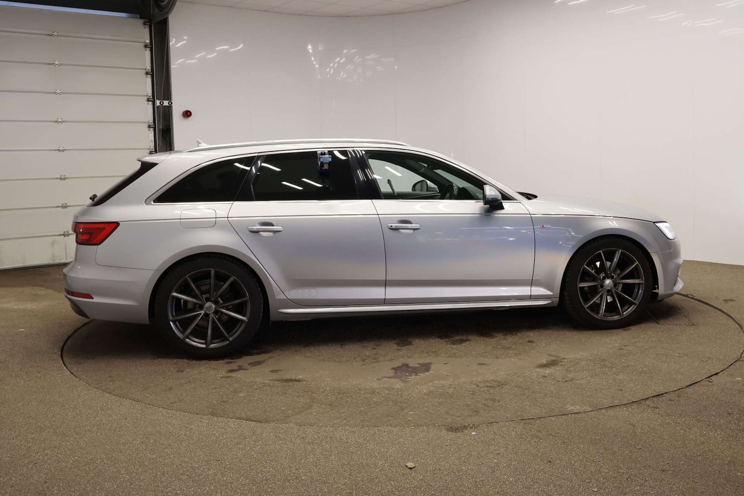 Used Audi A4 2016 for sale - 77920715: Photo 6