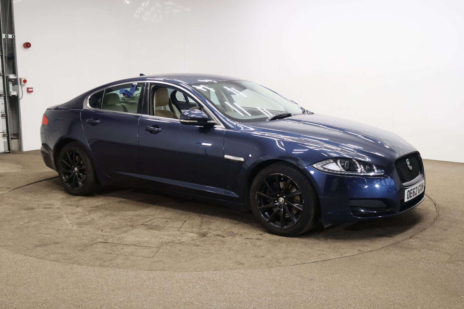Used Jaguar XF 2013 for sale - 77073371: Photo 2