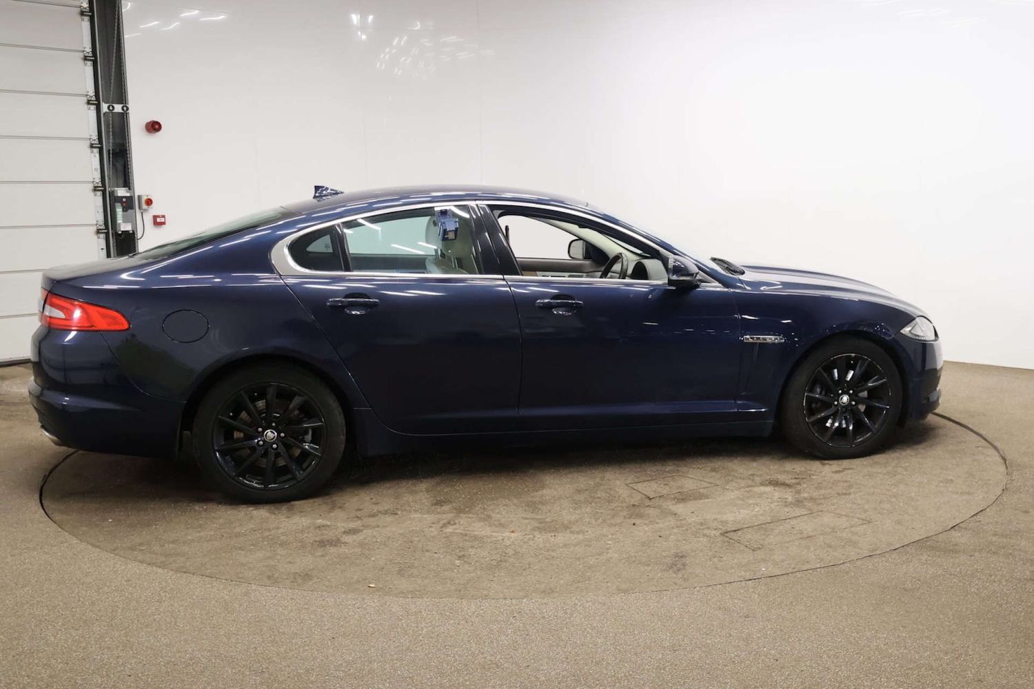 Used Jaguar XF 2013 for sale - 77073371: Photo 6