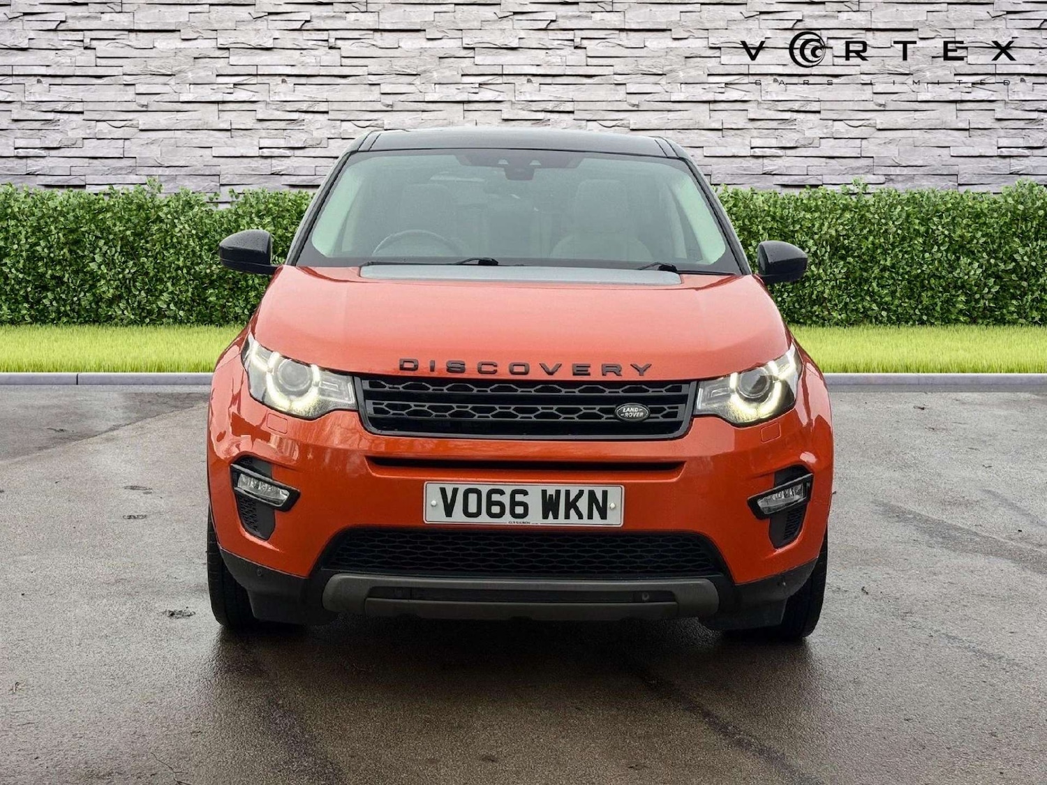 Used Land Rover Discovery Sport 2016 for sale - 77667864: Photo 2