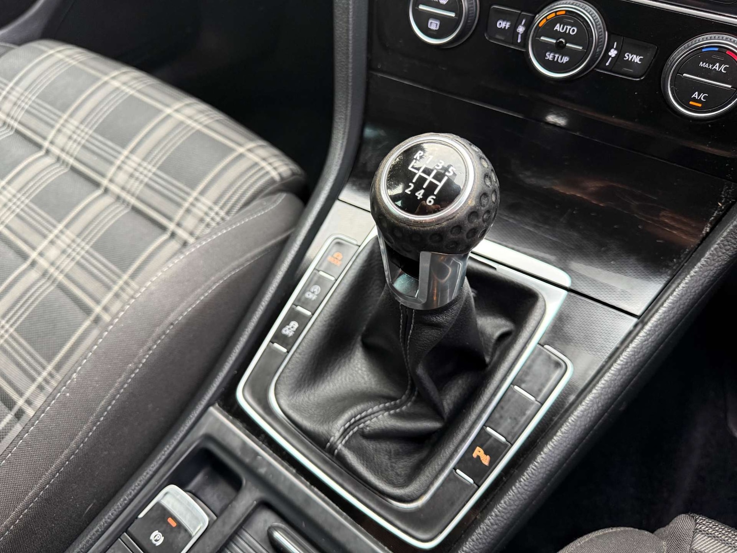 Used Volkswagen Golf 2014 for sale - 76720458: Photo 11