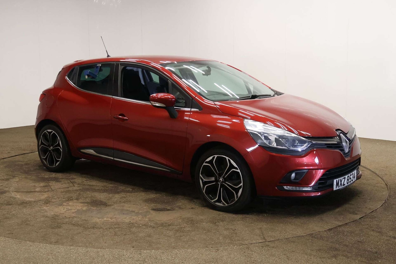 Used Renault Clio 2019 for sale - 77261374: Photo 2