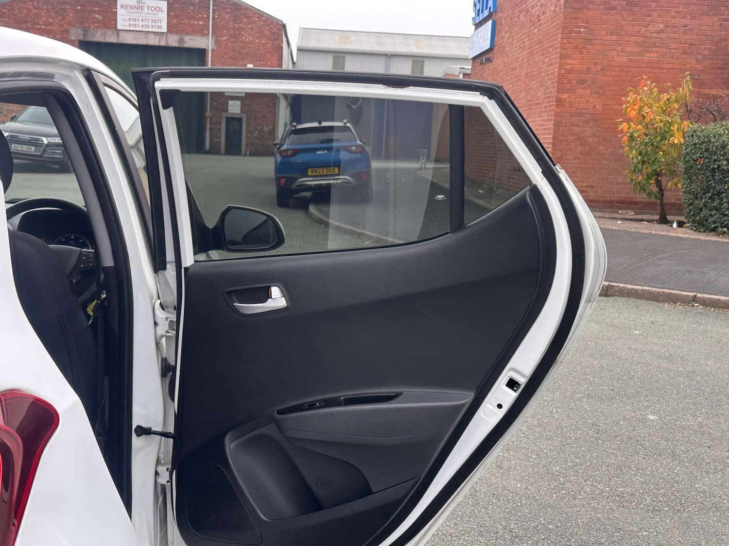 Used Hyundai i10 2017 for sale - 76601310: Photo 19